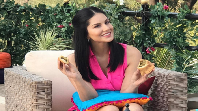 sunny leone funny dance video share social media site sunny leone funny dance video share social media site