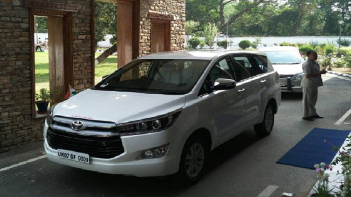trivendra singh rawat red beacon