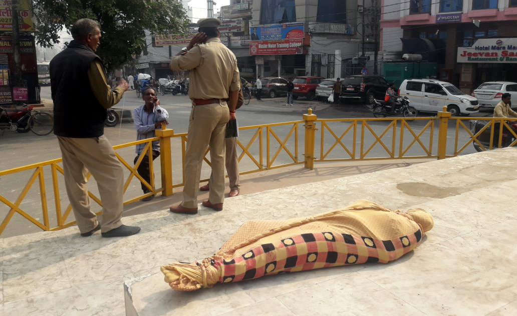 dead body found in hussain ganj