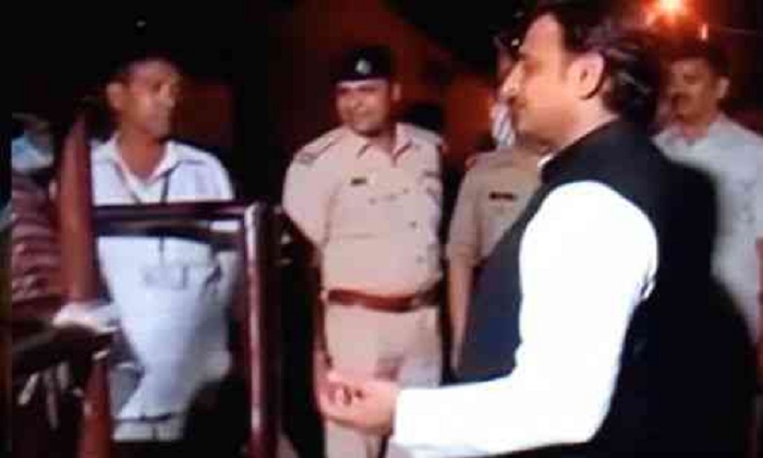akhilesh yadav saw taj mahal