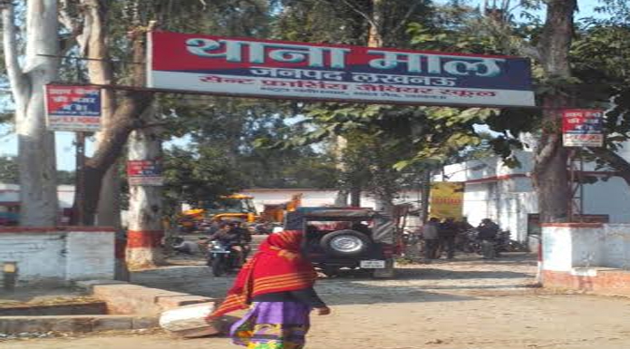 mall police station lucknow Dabangs Attacked School Bus