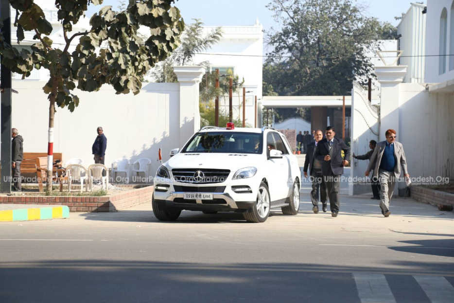 akhilesh reaches 5 KD