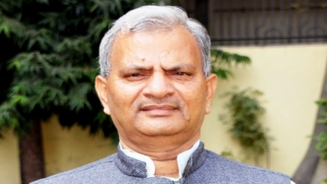 naresh uttam supported akhilesh