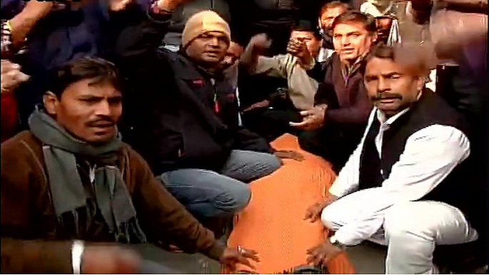 sanitation workers strike delhi