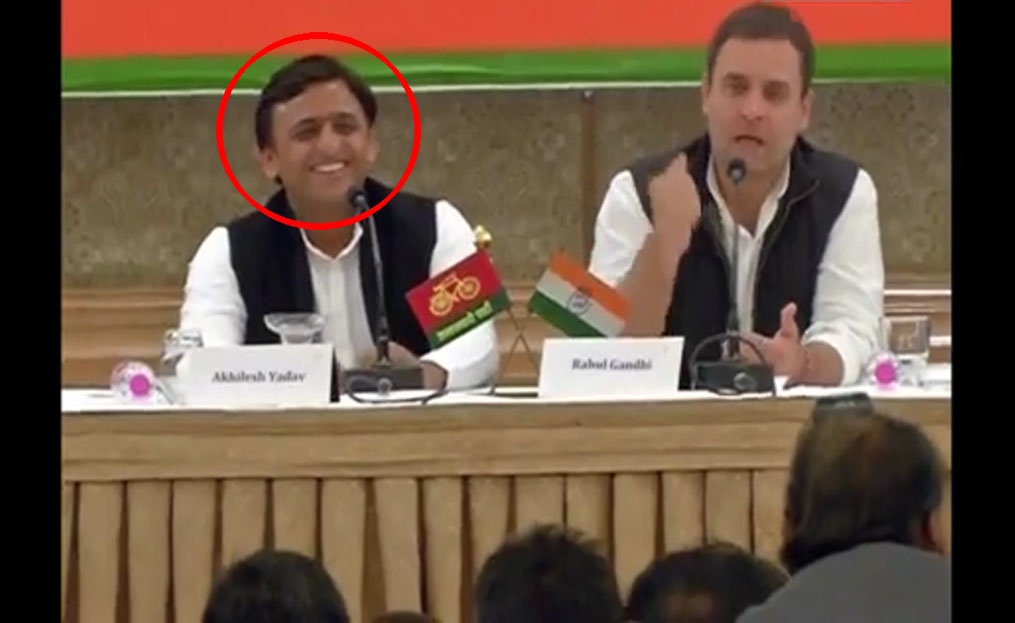 akhilesh yadav laughs