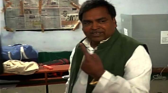 gayatri prasad prajapati caste vote