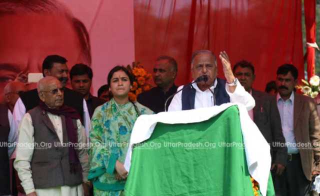 mulayam campaigns aparna