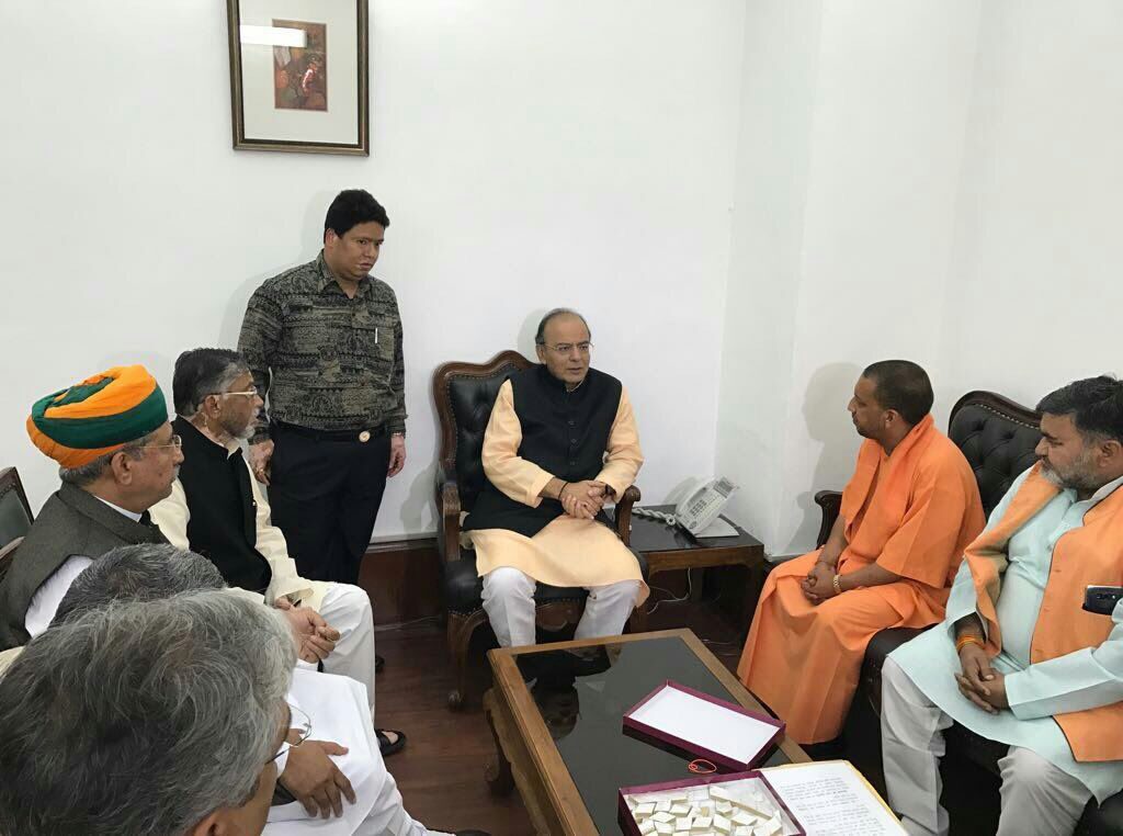 CM adityanath yogi meets president