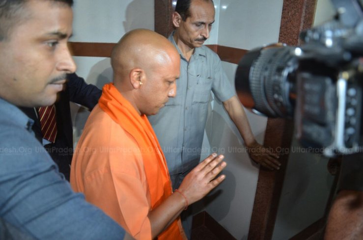 adityanath meets acid attack victim