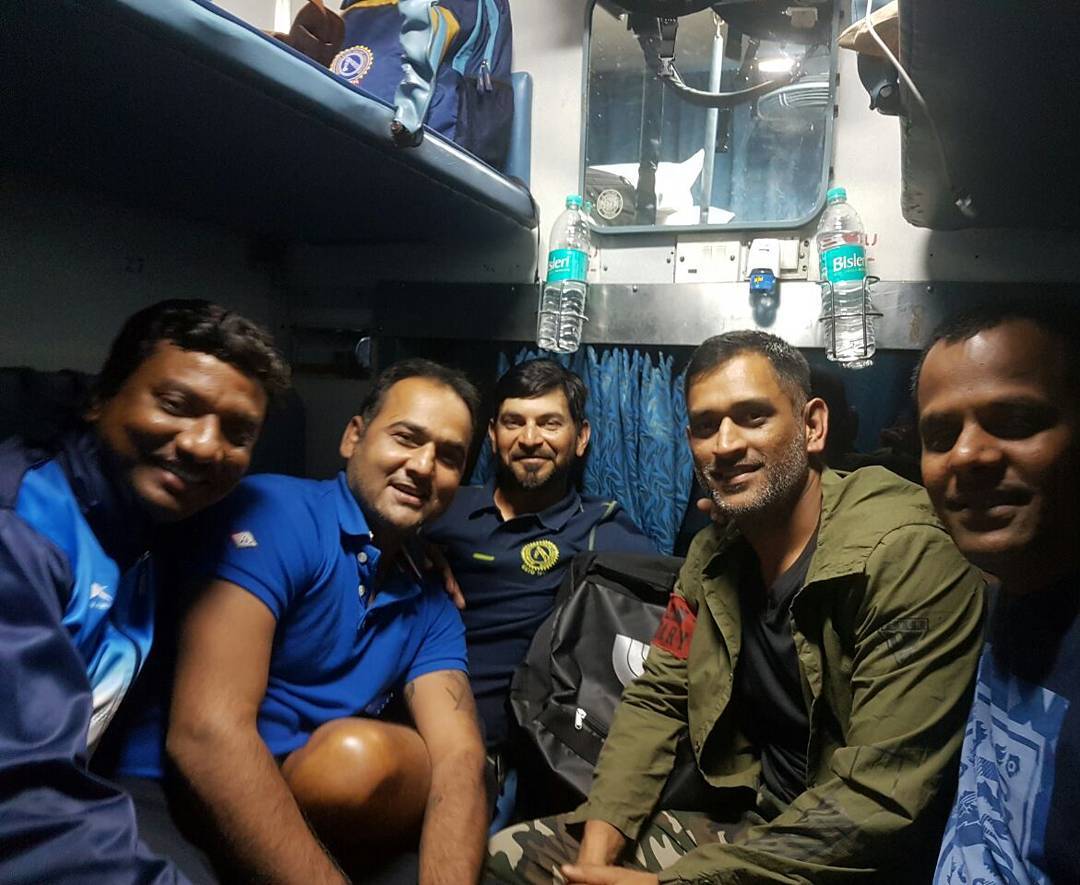 Dhoni travels in train after 13 years