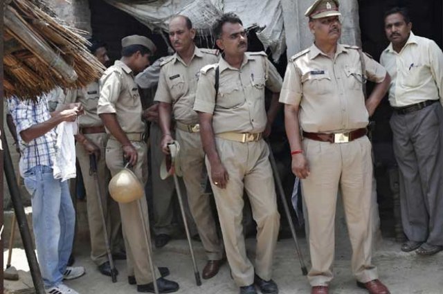 police lathicharge