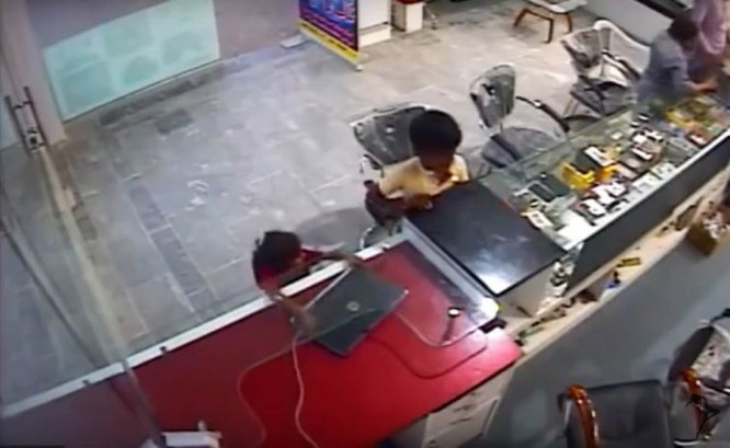 Girl laptop Stolen Video