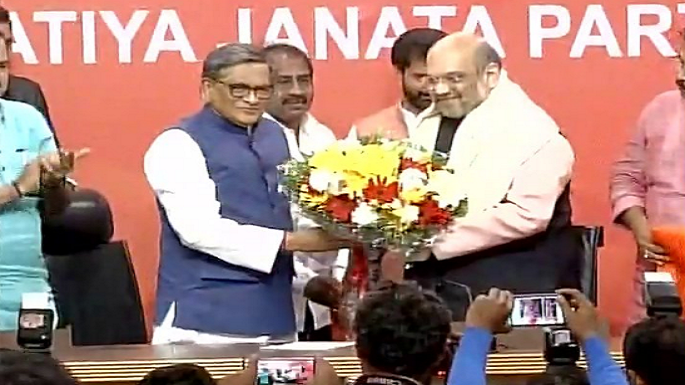 sm krishna joins bjp