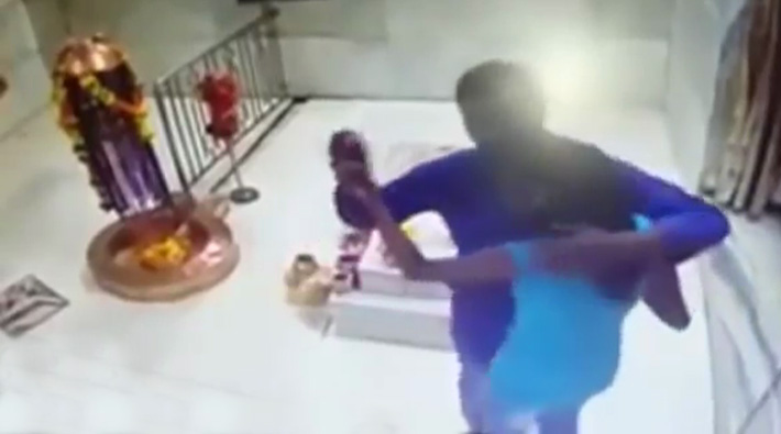 Girl & Boy Caught in CCTV