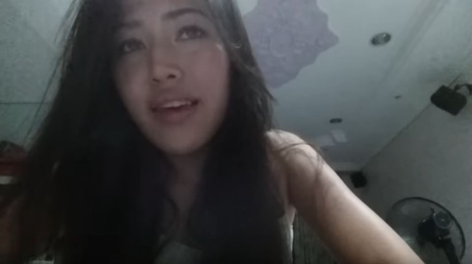 Chinese Girl Sings Hindi Song