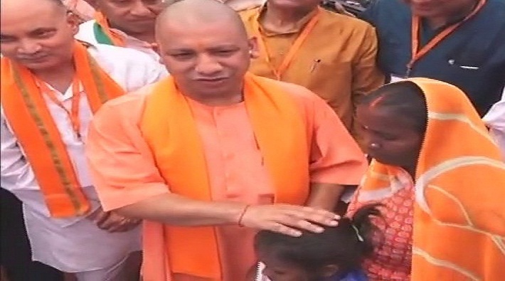 CM yogi adityanath introduces encephalitis toll free number in kushinagar