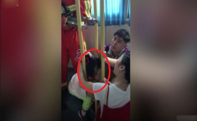 Firefighters rescue girl