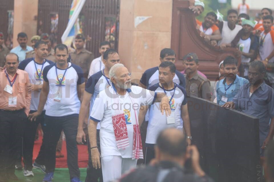 21 photos of PM Modi on June 21