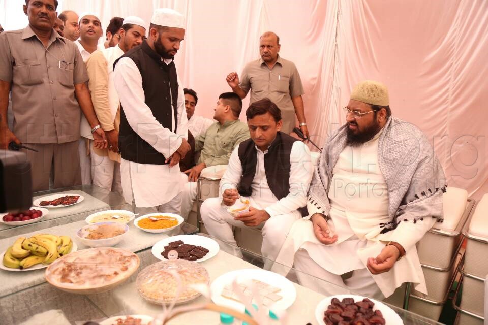 akhilesh yadav greetings eid in lucknow
