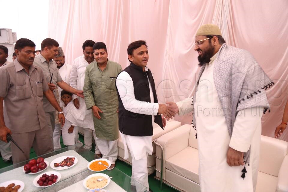 akhilesh yadav greetings eid in lucknow