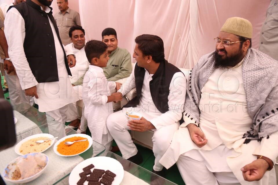 akhilesh yadav greetings eid in lucknow
