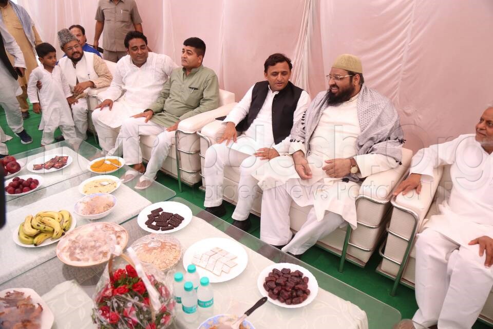 akhilesh yadav greetings eid in lucknow