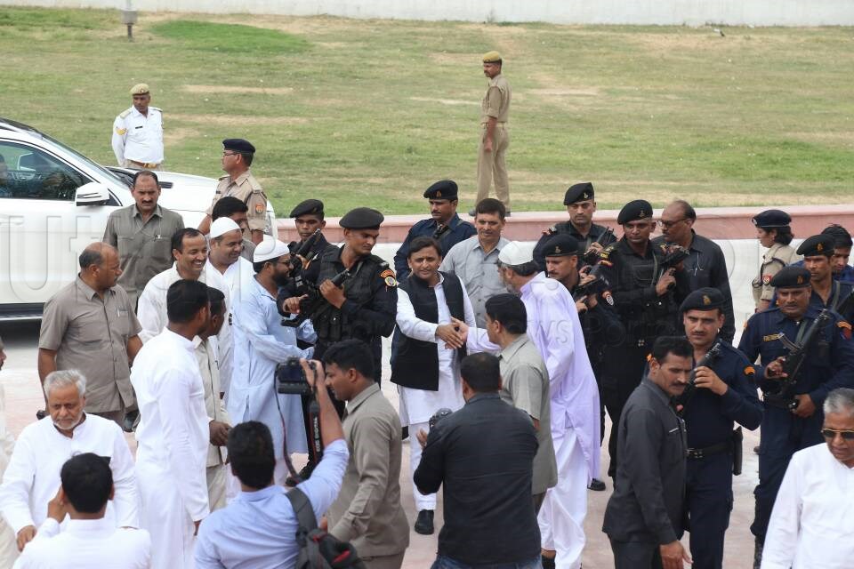 akhilesh yadav greetings eid in lucknow