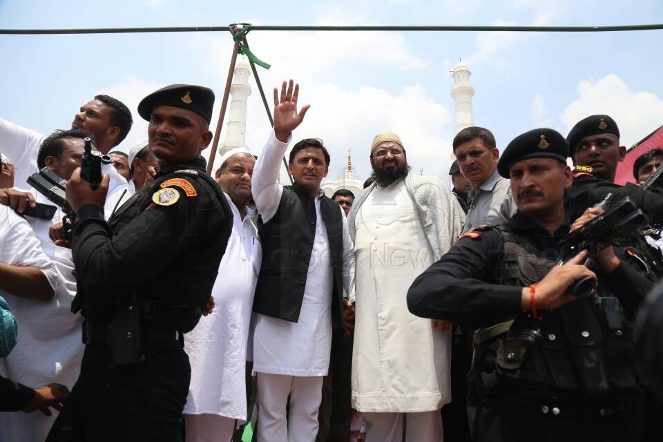 akhilesh yadav greetings eid in lucknow