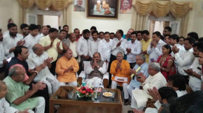 health minister siddharthnath singh honored with the guard of honor in meerut