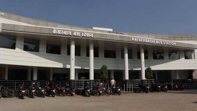kaiserbagh bus stop