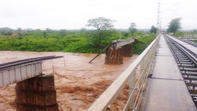 odisha flood pulls railway bridge