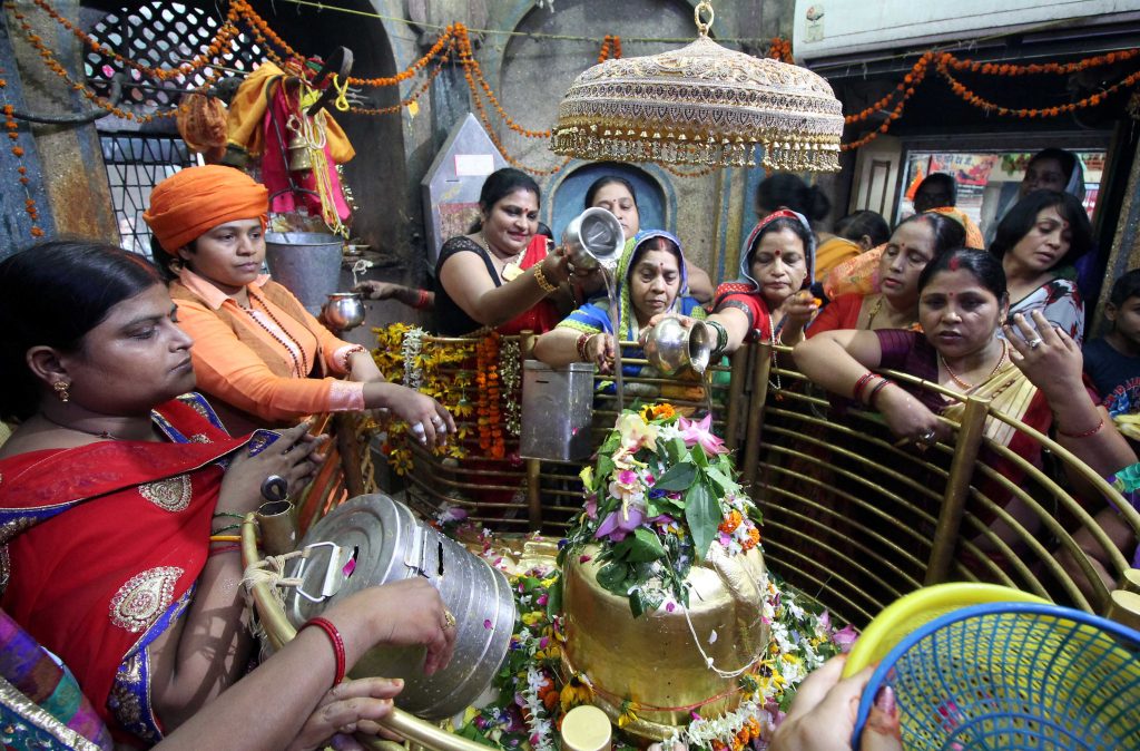 womens celebrated hartalika teej mankameshwar mandir