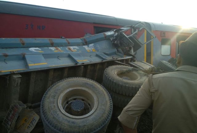 kaifiyat express derailment