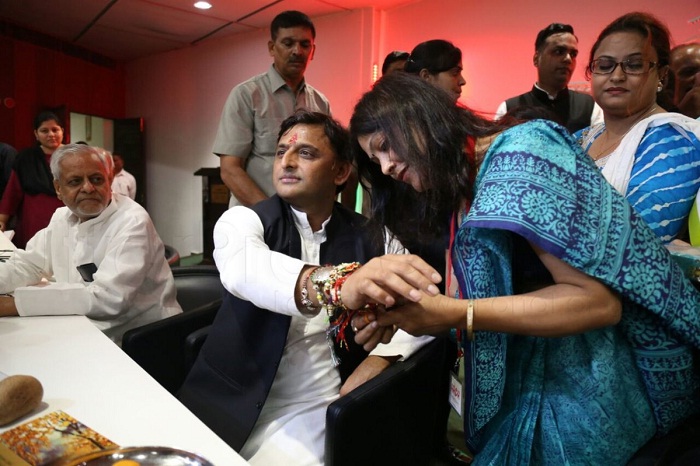 akhilesh yadav celebrate rakshabandhan today