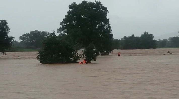 balrampur number of people drowning in the floods reached 11