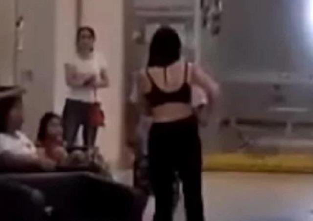 couple fight mall