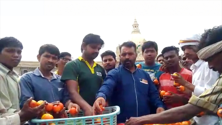 rs 10 tamatar sale in lucknow