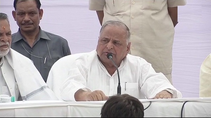 mulayam singh press conference
