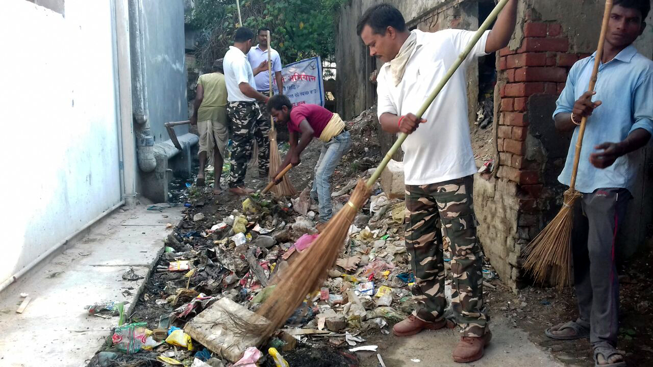 SSB jawans cleaned dirt