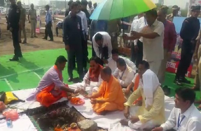 yogi reaches gorakhpur