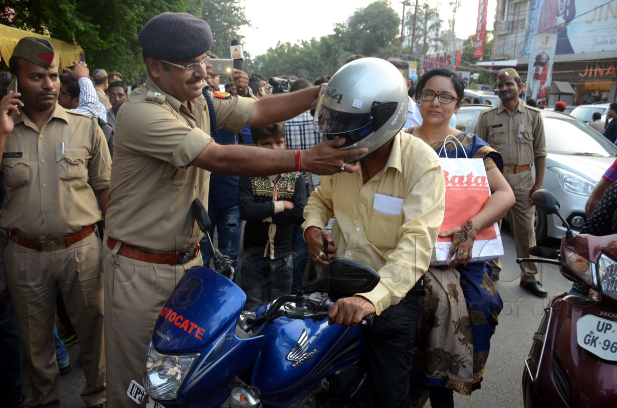 lucknow ssp distributed helmets on Karwa Chauth 2017