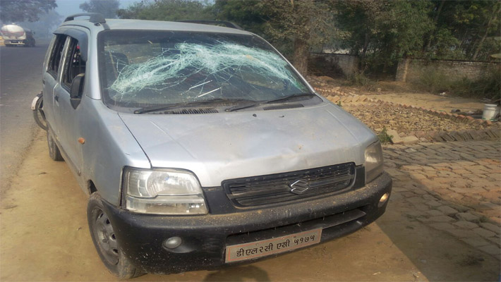हरदोई- ग्रामीणों को देख गाड़ी छोड़ भागे गोतस्कर