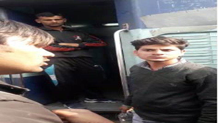 फिरोजपुर से मुम्बई जा रही गोल्डन टेम्पल एक्सप्रेस में छात्रा से छेड़खानीफिरोजपुर से मुम्बई जा रही गोल्डन टेम्पल एक्सप्रेस में छात्रा से छेड़खानी