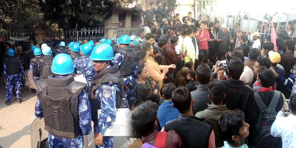 Two Groups of Students Clash at Allahabad University