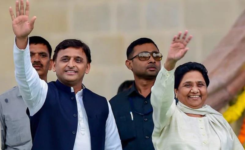 Akhilesh yadav address a rally