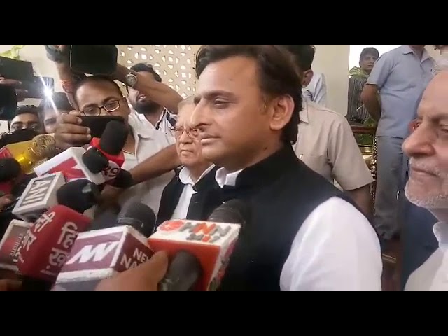 Akhilesh Yadav meet governor anandiben patel