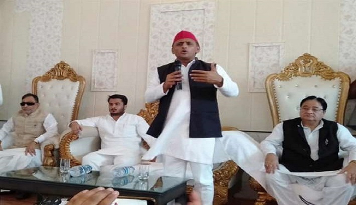 akhilesh yadav address a press conference