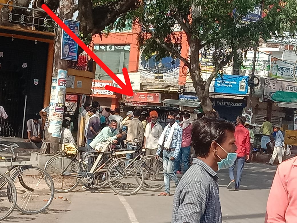 weekend lock-down is being violated openly in Thakurganj.1