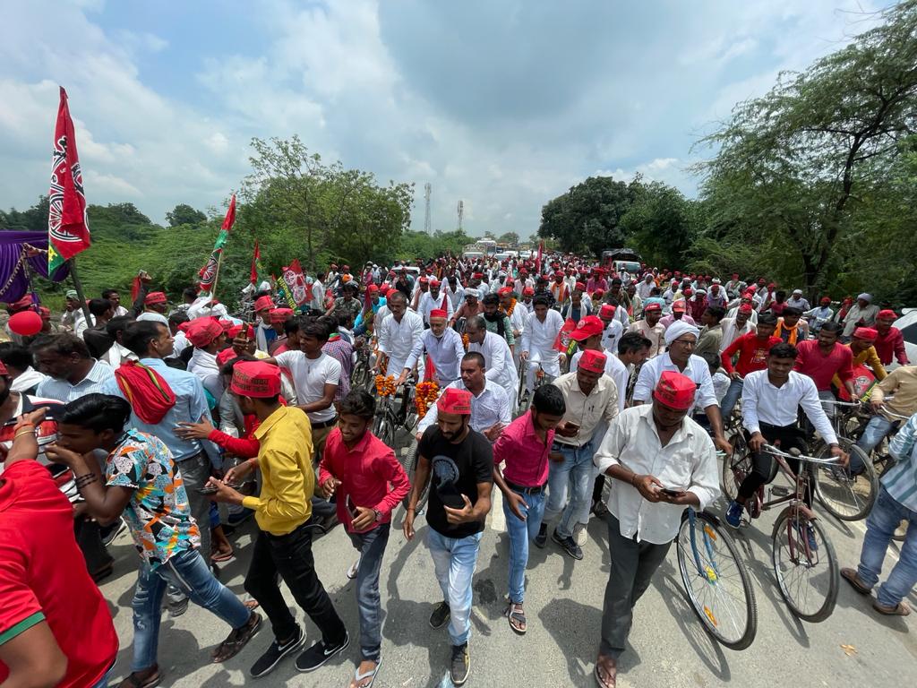 unnao-samajwadi-party-took-out-cycle-rally-on-janeshwar-mishra-jayanti1