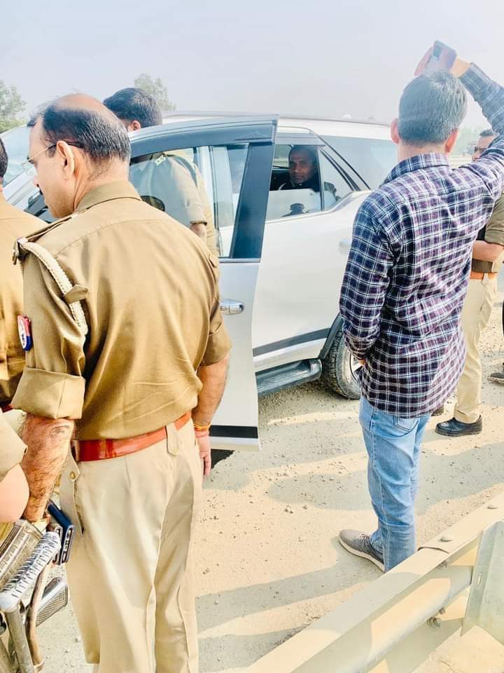 sultanpur-attempt-to-detain-sp-mlcs-before-prime-ministers-program